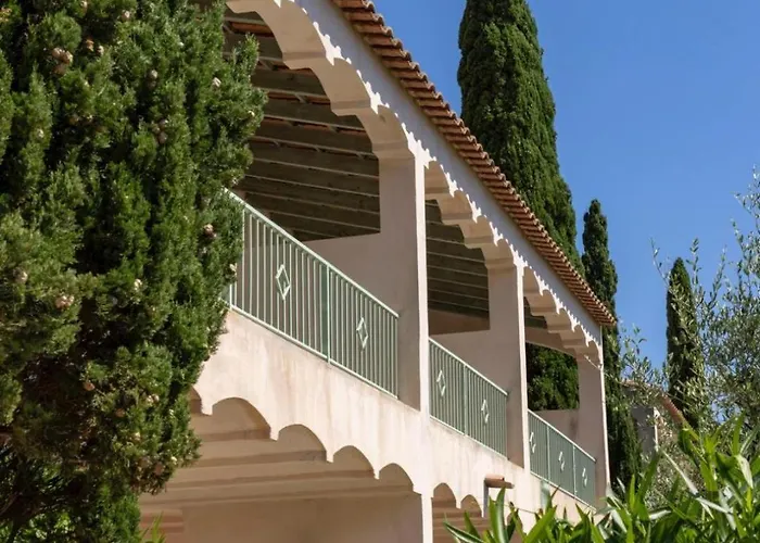 Residenza L 'alivetu Aparthotel 4*